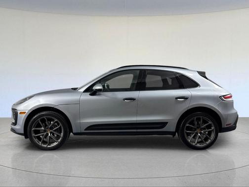 2022 Porsche Macan Base
