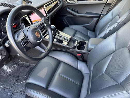 2022 Porsche Macan Base