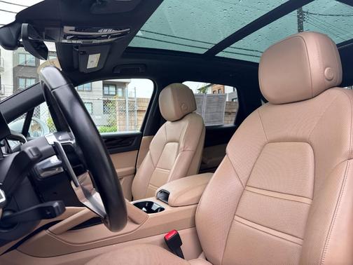 White 2022 Porsche Cayenne