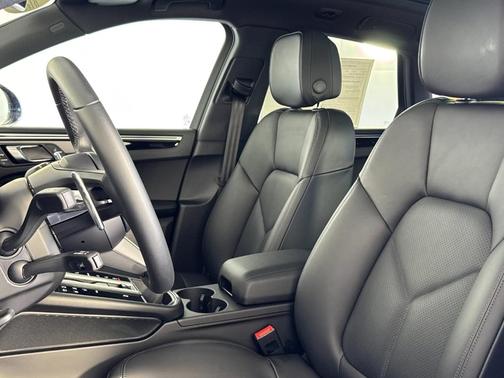 2024 Porsche Macan Base (PDK)