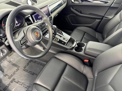 2024 Porsche Macan Base (PDK)