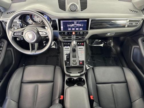 2024 Porsche Macan Base (PDK)