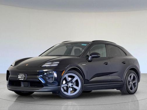 Jet Black Metallic 2025 Porsche Macan Base