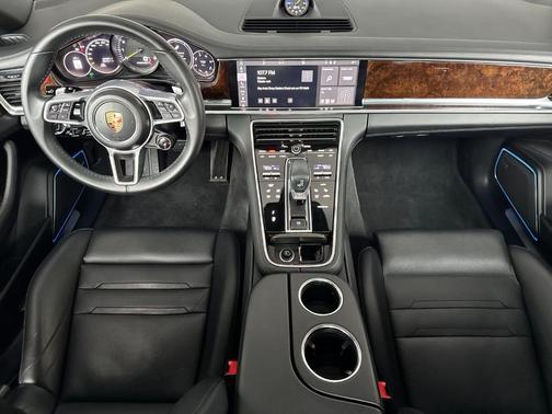 2018 Porsche Panamera 4