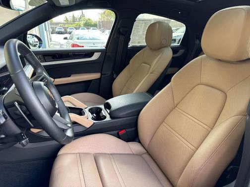 2025 Porsche Cayenne AWD