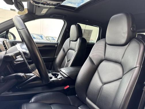 2018 Porsche Cayenne Base (Tiptronic)