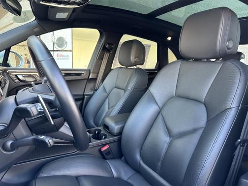 2022 Porsche Macan Base