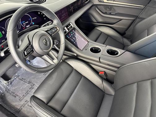 2025 Porsche Taycan Turbo
