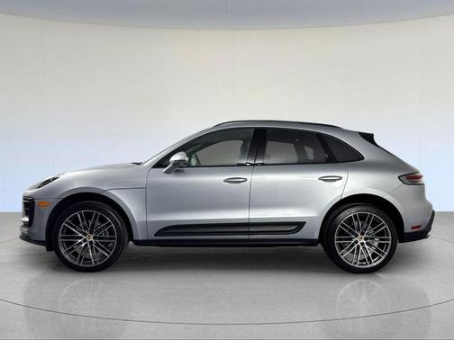 Dolomite Silver Metallic 2026 Porsche Macan
