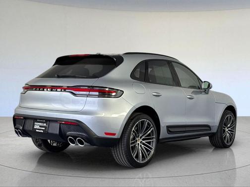 Dolomite Silver Metallic 2026 Porsche Macan