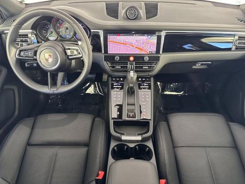 Papaya Metallic 2025 Porsche Macan