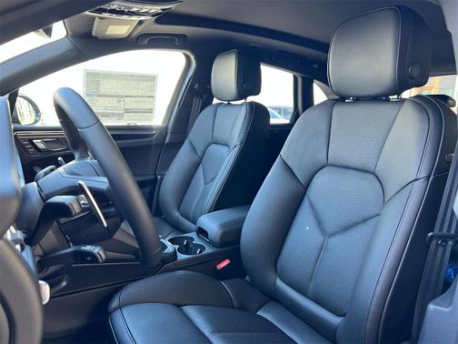 2025 Porsche Macan S
