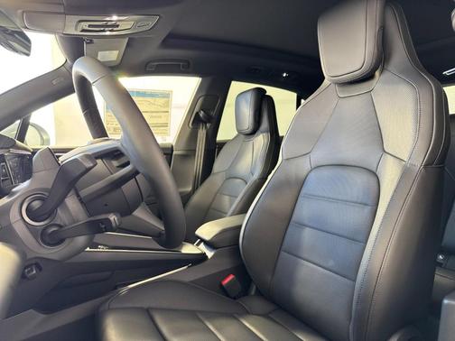 2026 Porsche Macan 4