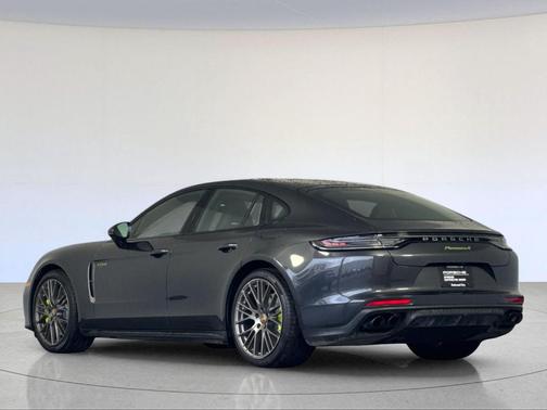 2023 Porsche Panamera 4