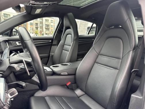 2023 Porsche Panamera 4