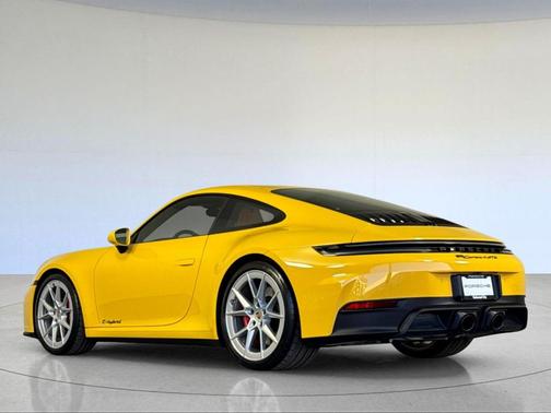2026 Porsche 911 Carrera 4 GTS