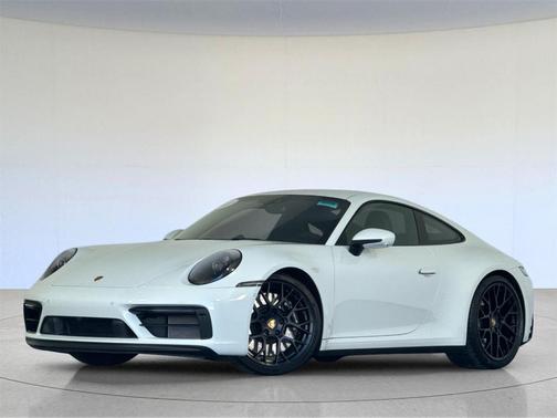 2022 Porsche 911 Carrera 4 GTS