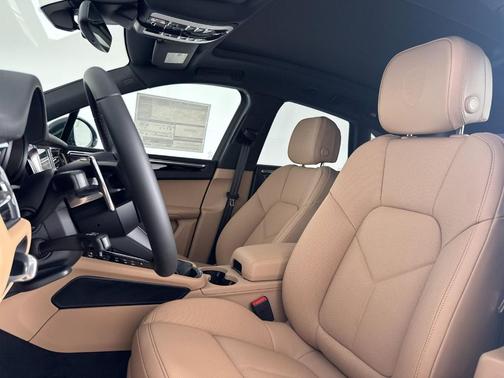 Volcano Grey Metallic 2026 Porsche Macan Base