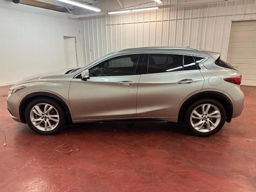 2018 INFINITI QX30 LUXE