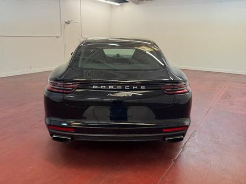 2017 Porsche Panamera 4
