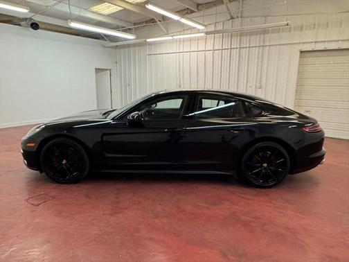 2017 Porsche Panamera 4