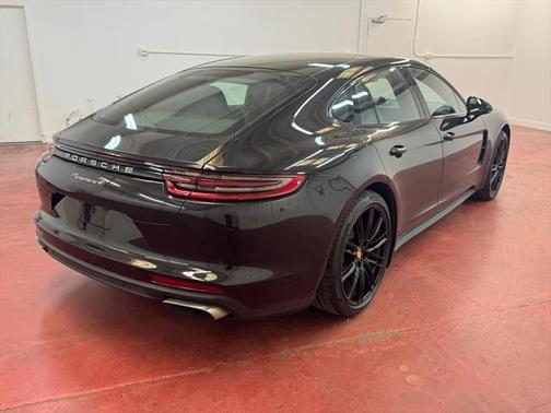 2017 Porsche Panamera 4