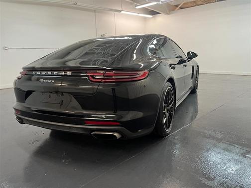 2018 Porsche Panamera 4