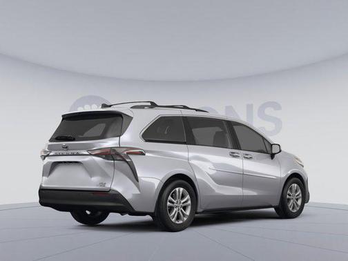 2022 Toyota Sienna XLE 7 Passenger