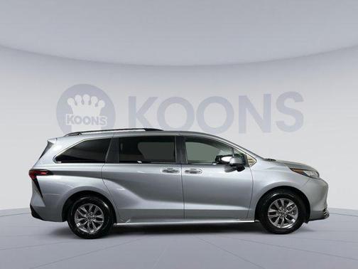 2022 Toyota Sienna XLE 7 Passenger