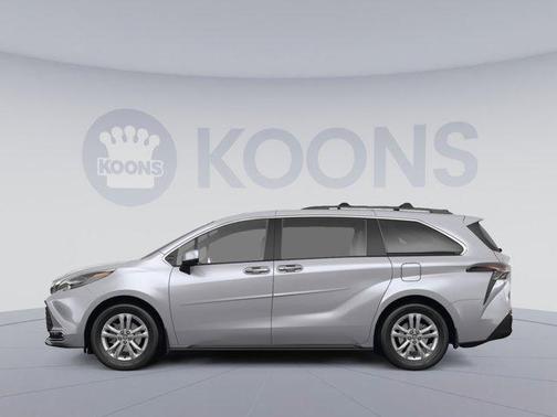2022 Toyota Sienna XLE 7 Passenger