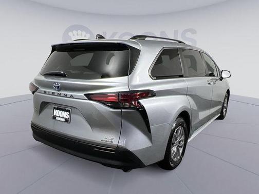 2022 Toyota Sienna XLE 7 Passenger