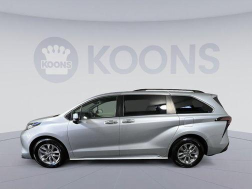 2022 Toyota Sienna XLE 7 Passenger