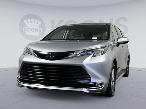 2022 Toyota Sienna XLE 7 Passenger