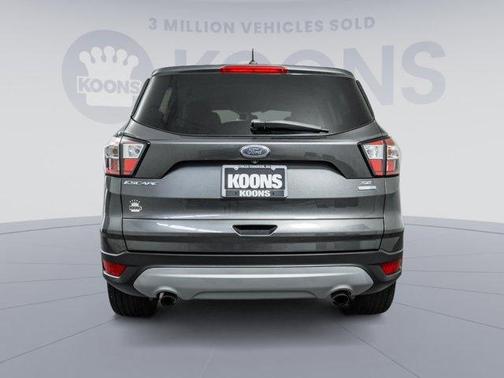 Photo 4 of 40 of 2017 Ford Escape SE
