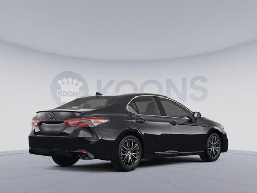 Midnight Black Metallic 2022 Toyota Camry SE