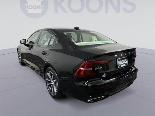 2022 Volvo S60 T5 Momentum