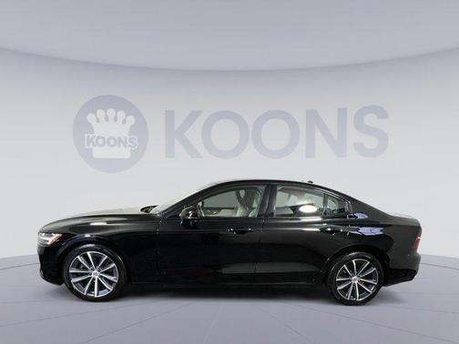 2022 Volvo S60 T5 Momentum