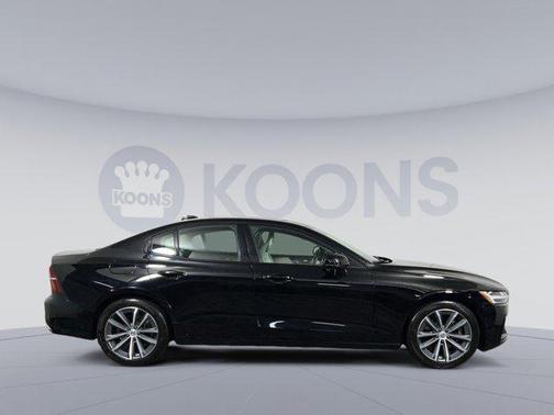 2022 Volvo S60 T5 Momentum
