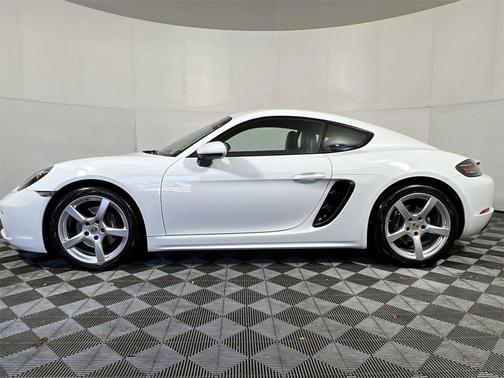 Photo 2 of 22 of 2018 Porsche 718 Cayman Base