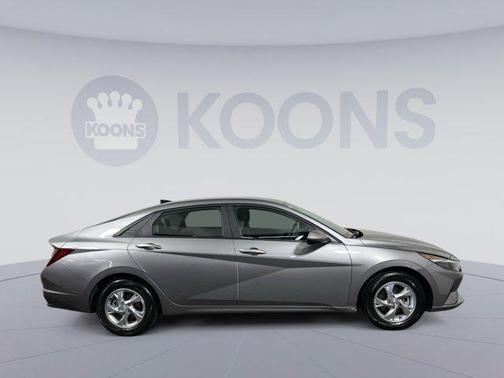 2023 Hyundai ELANTRA SE