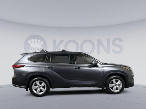 2022 Toyota Highlander LE