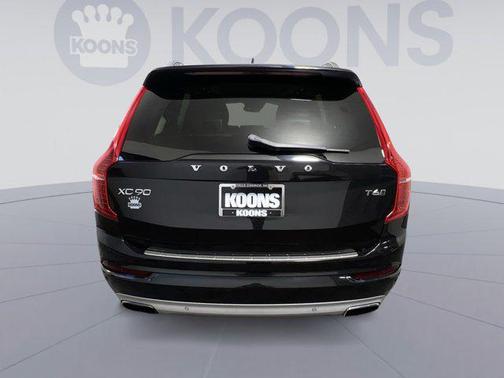 2016 Volvo XC90 T6 Momentum