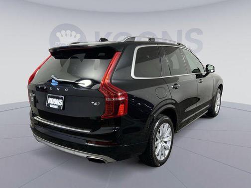 2016 Volvo XC90 T6 Momentum