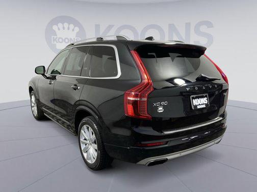 2016 Volvo XC90 T6 Momentum
