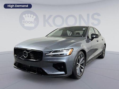 2021 Volvo S60 T5 Momentum