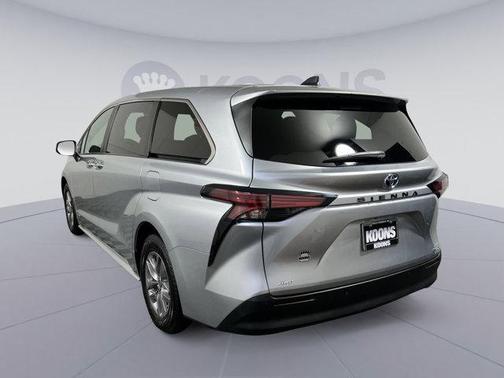 2021 Toyota Sienna XLE 7 Passenger