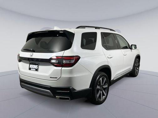 2023 Honda Pilot Touring 8-Passenger