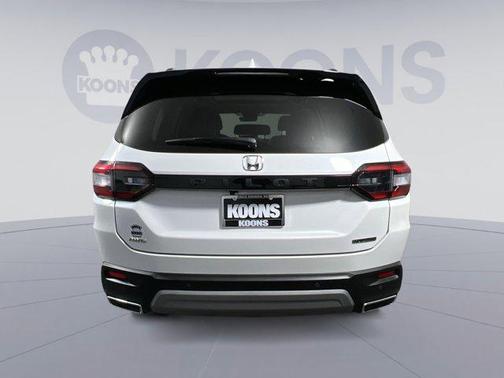 2023 Honda Pilot Touring 8-Passenger