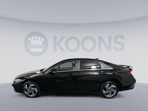 Abyss Black 2025 Hyundai ELANTRA Limited