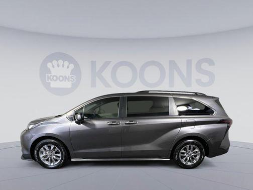 2023 Toyota Sienna XLE 8 Passenger